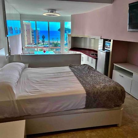 Ferienwohnung Estudio Con Vistas Al Mar La Pineda Exterior foto